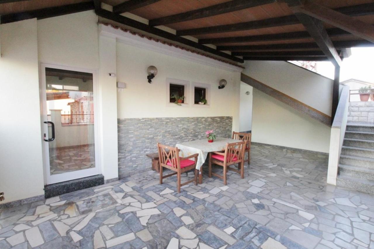 Apartments Zambratija With Sea View Екстериор снимка