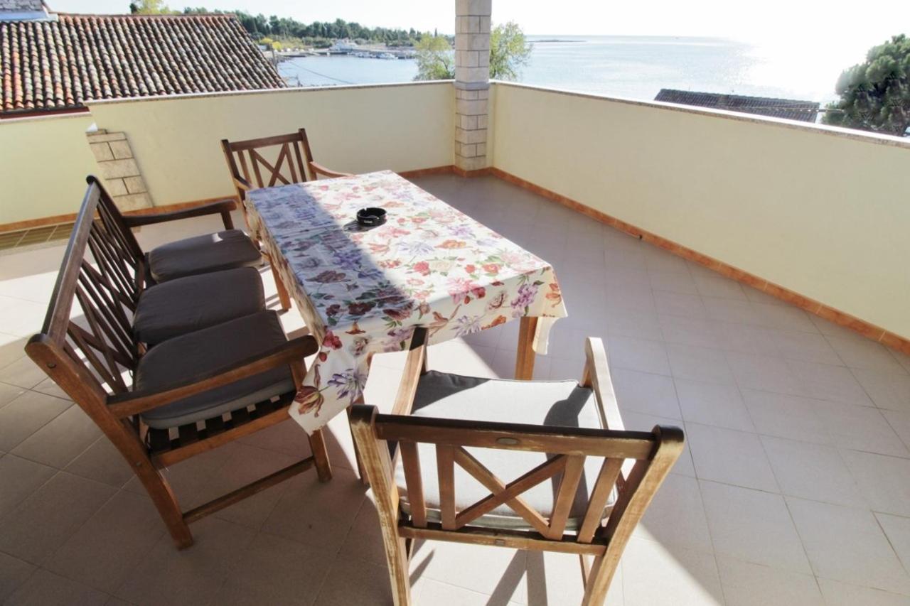 Apartments Zambratija With Sea View Екстериор снимка