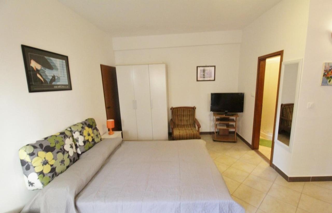 Apartments Zambratija With Sea View Екстериор снимка