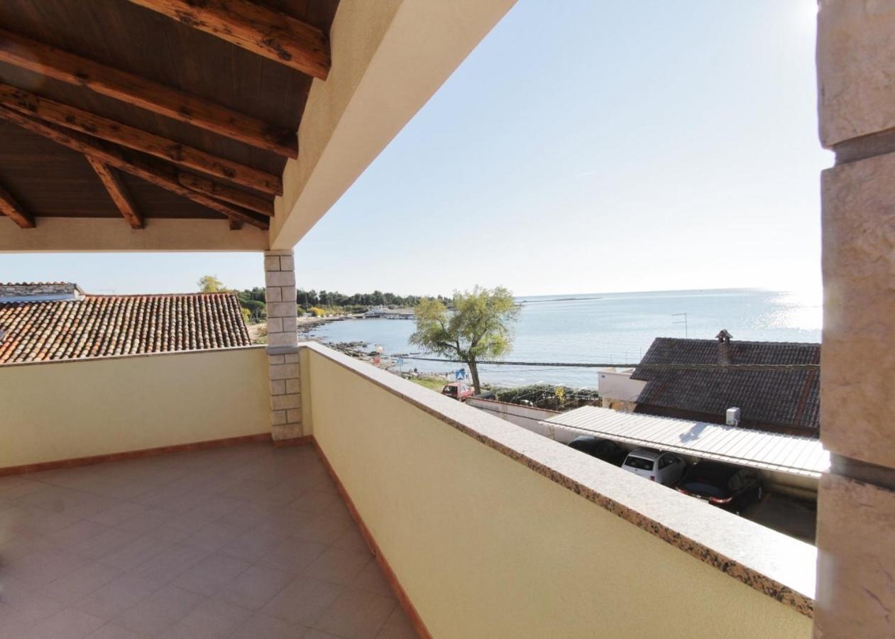 Apartments Zambratija With Sea View Екстериор снимка