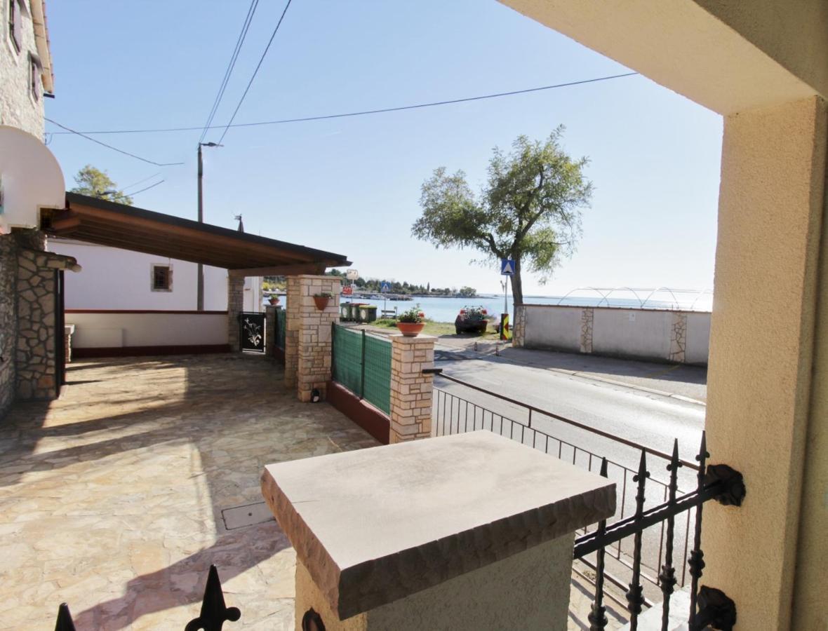 Apartments Zambratija With Sea View Екстериор снимка